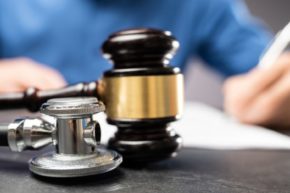 Here’s What You Should Know Before You Look for A Medical Malpractice Lawyer